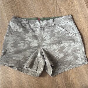 SPANX Camouflage Women Twill Shorts